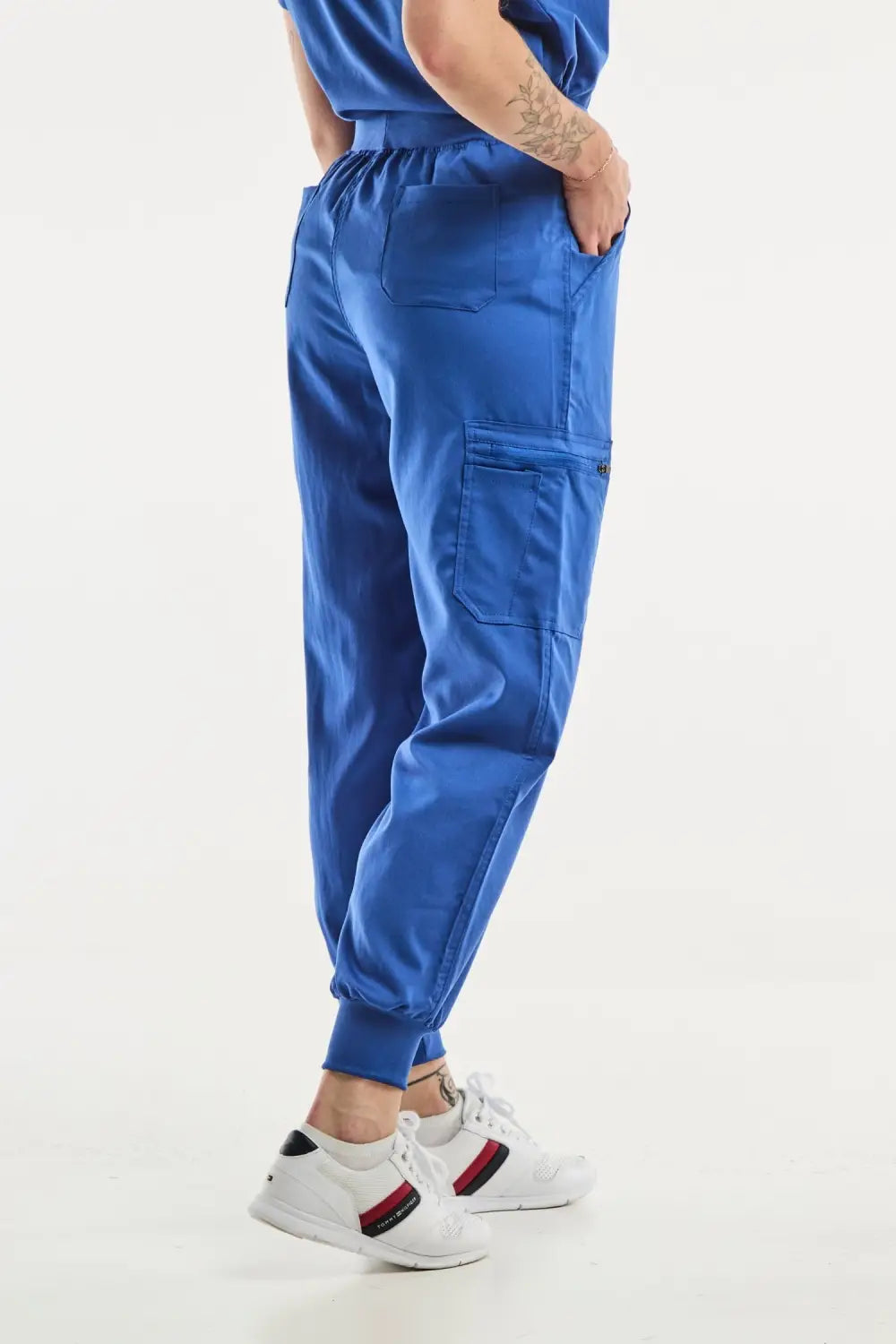 Pantalon médical EMMA jogger bleu roi pour femme, idéal pour le confort au travail