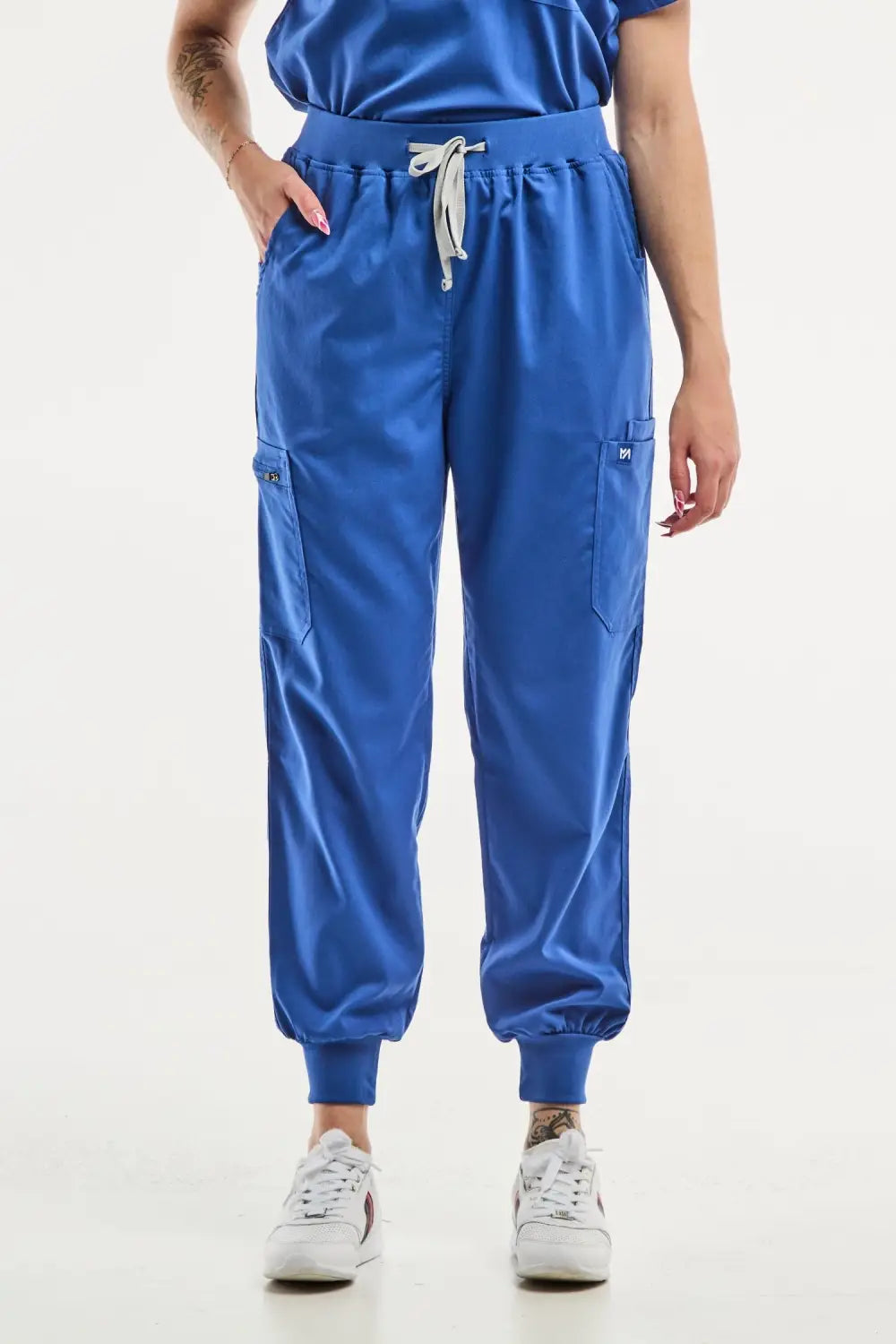 Pantalon médical jogger EMMA bleu roi pour femme, alliant confort et style