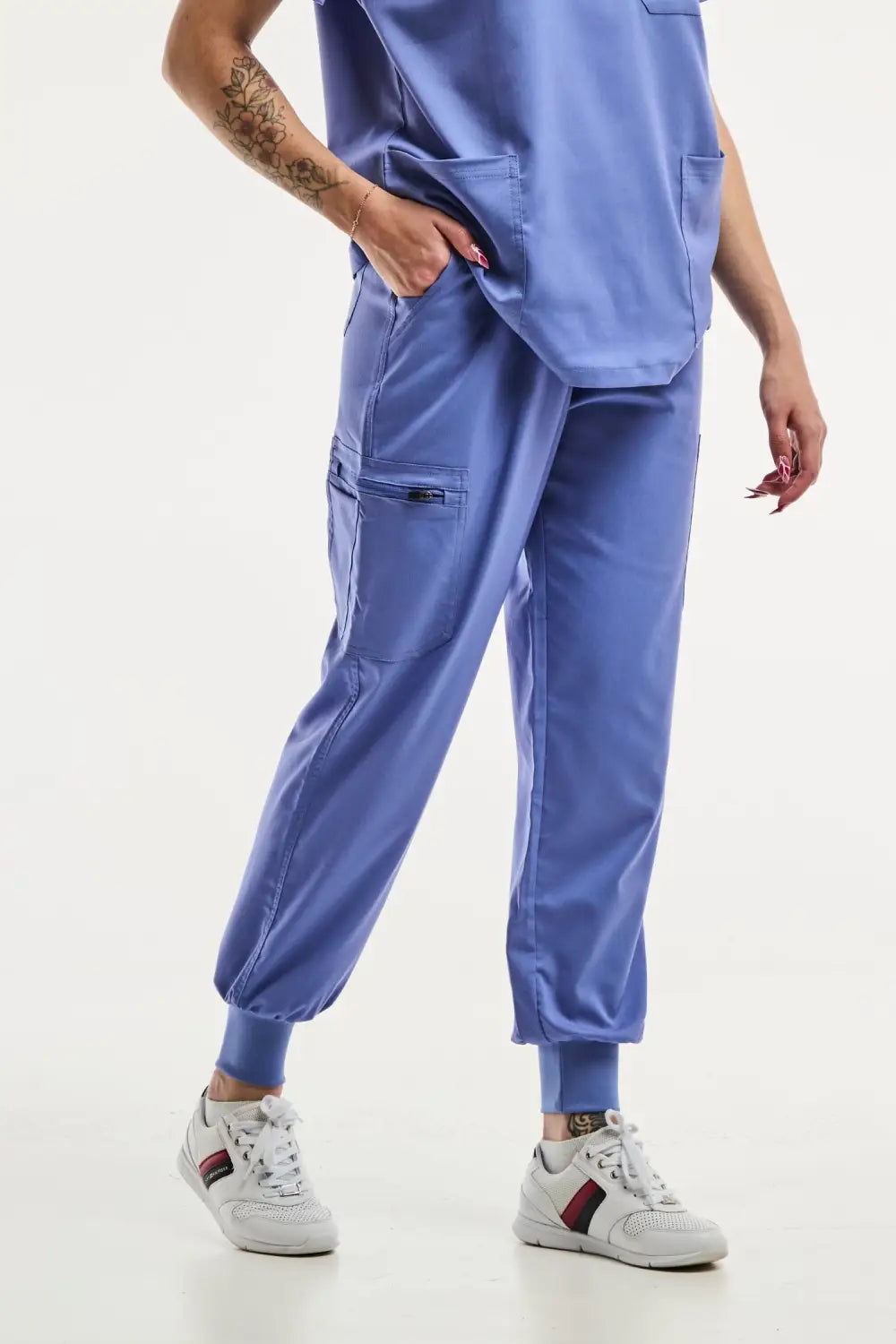 Pantalon médical jogger EMMA pour femme en bleu, idéal pour un confort optimal