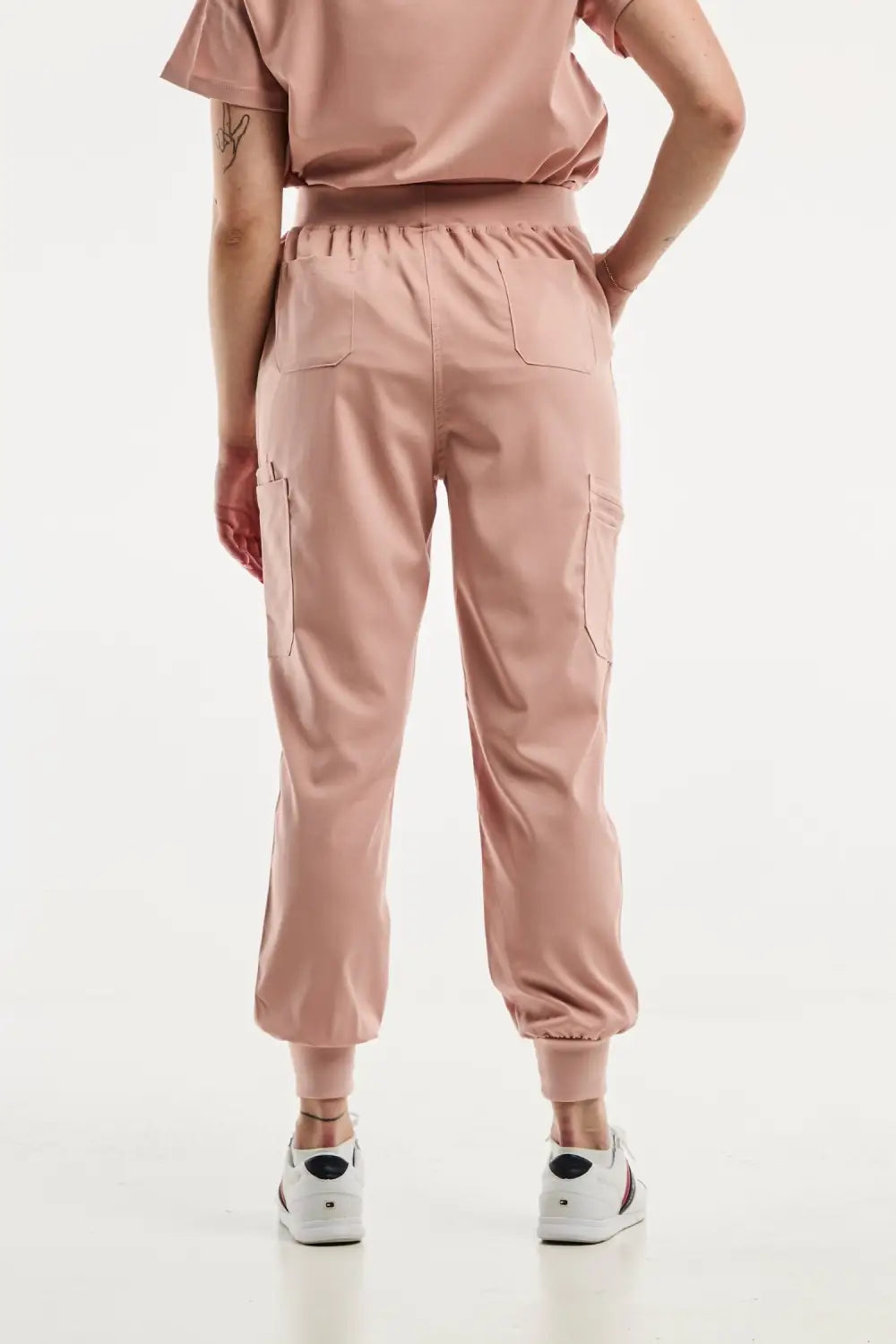 Pantalon médical jogger EMMA en rose clair pour femme, idéal pour le confort et le style
