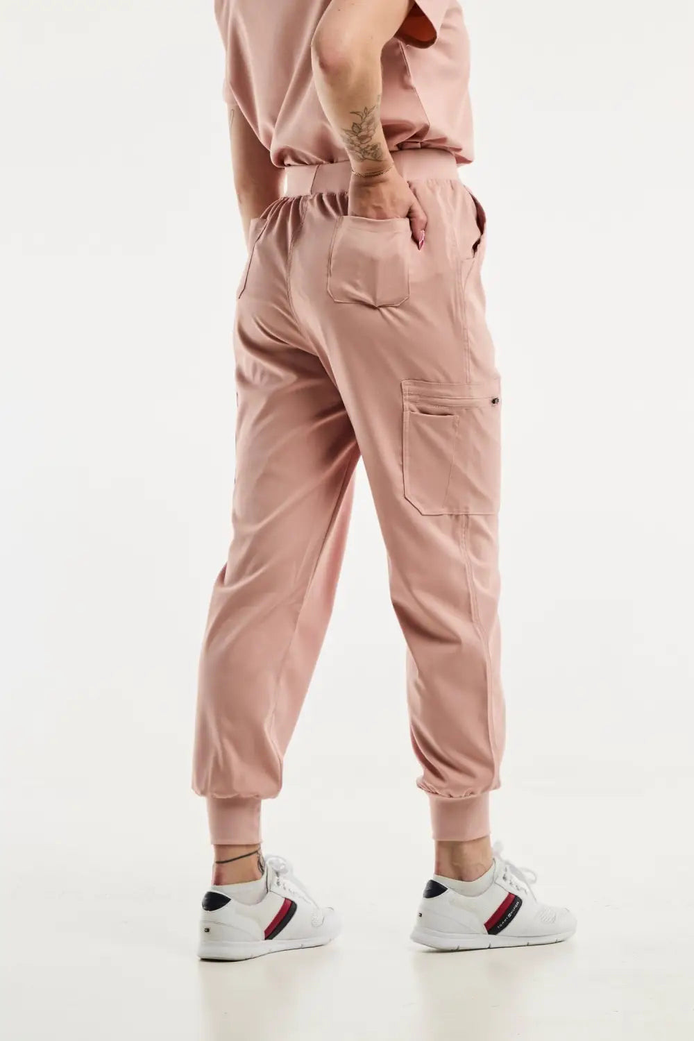 Pantalon médical jogger EMMA, rose clair pour femmes, idéal pour le milieu médical