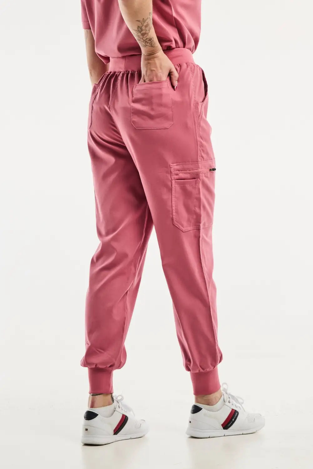 Pantalon médical jogger EMMA rose pour femmes, alliant confort et style