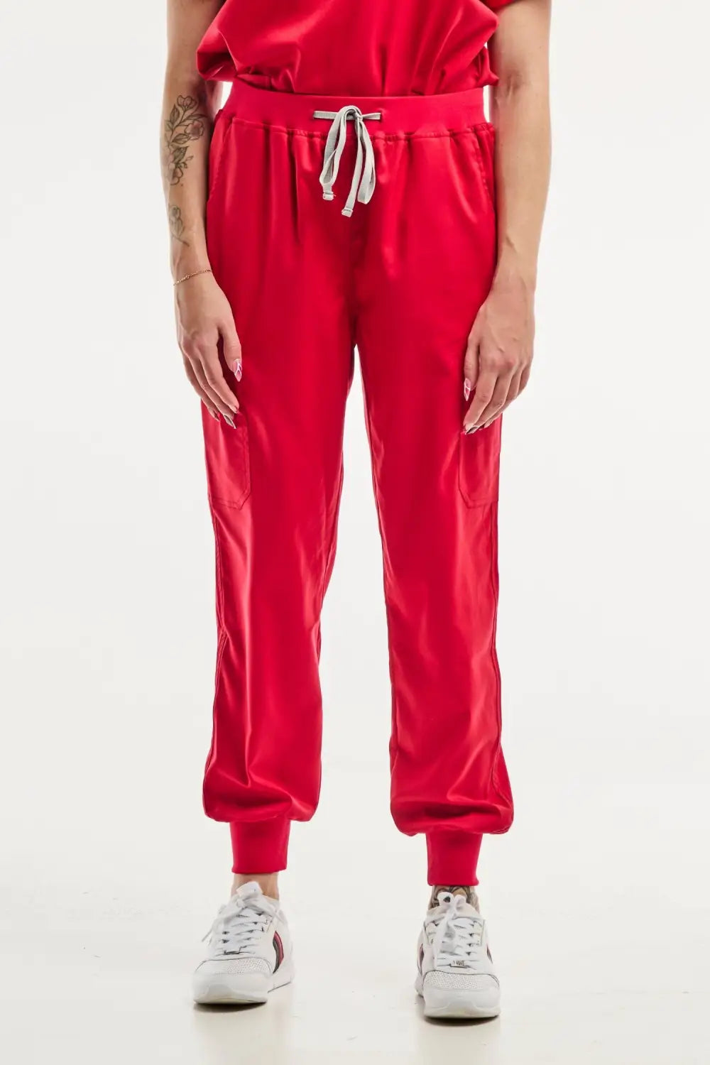 Pantalon médical jogger rouge EMMA pour femme, alliant confort et style