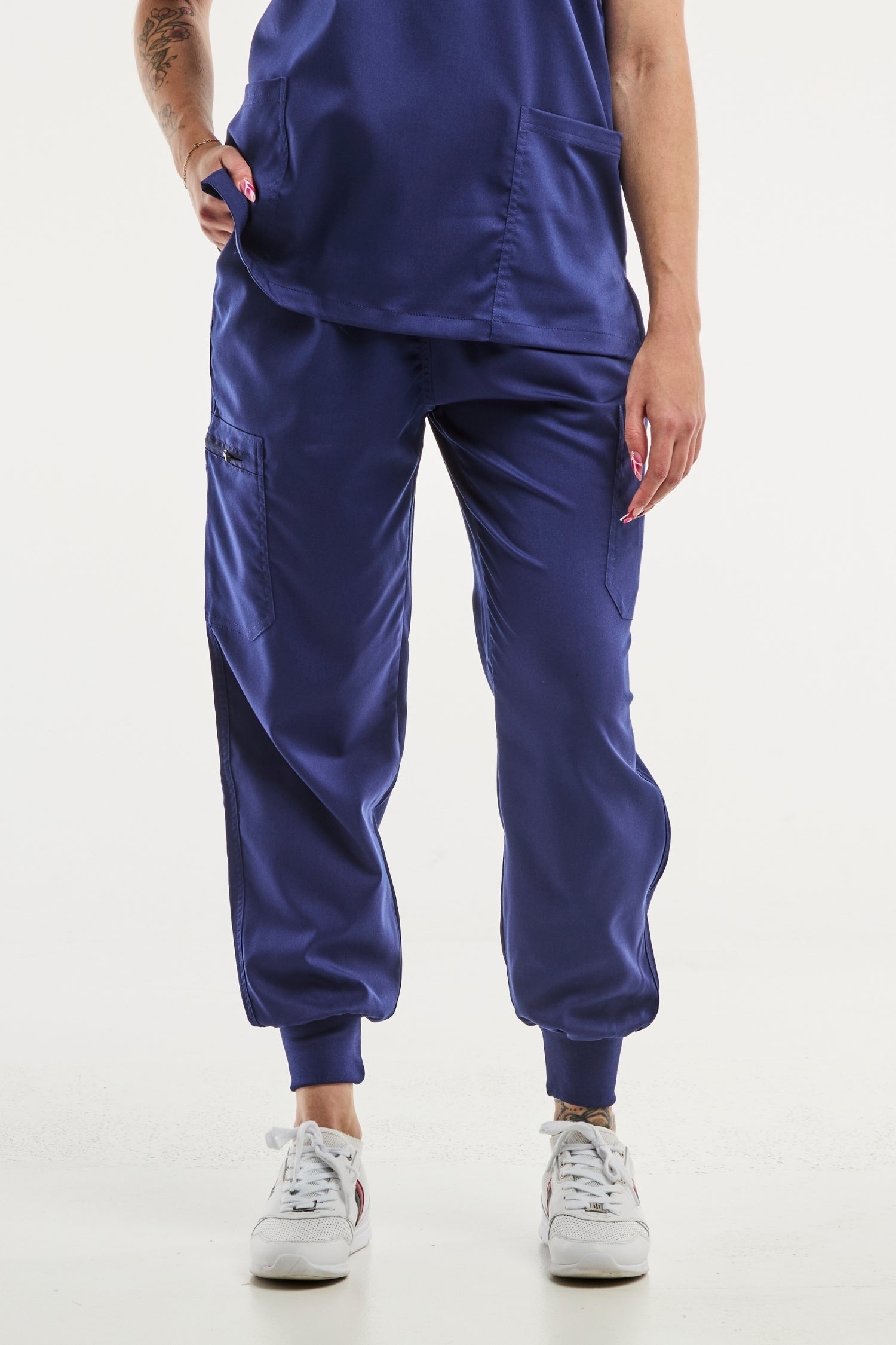 Pantalon médical jogger EMMA bleu marine pour femme, idéal pour un confort optimal