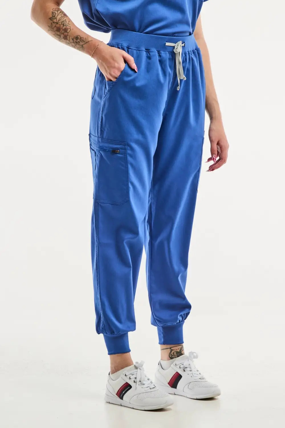 Pantalon de jogger bleu roi pour tenue médicale féminine EMMA Tunie médicale à col