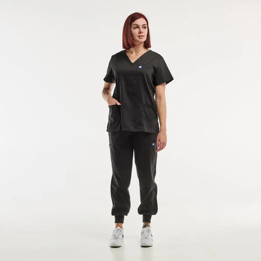 Tunique médicale et pantalon médical jogger noir de la collection EMMA pour femmes
