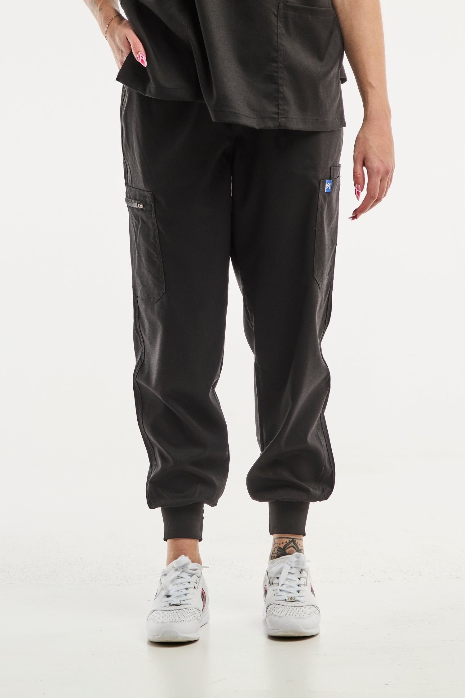 Pantalon médical jogger noir EMMA pour femmes, alliant confort et style professionnel