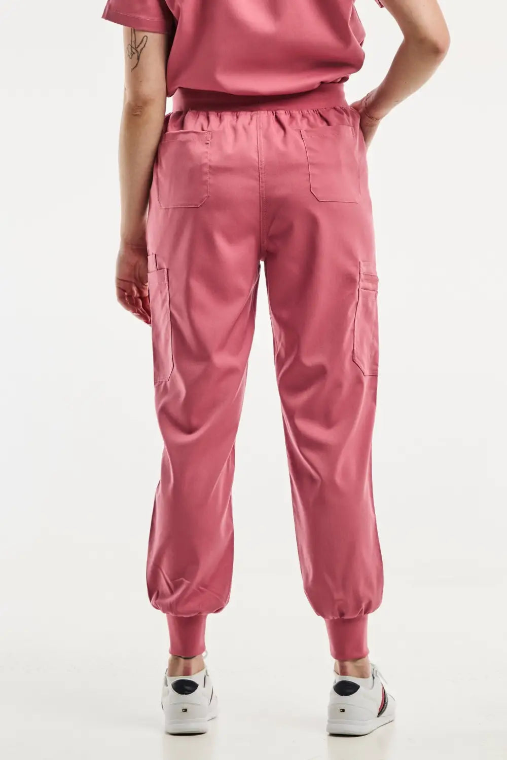 Pantalon cargo rose pour tenue médicale femme EMMA Jogger, style médical à col