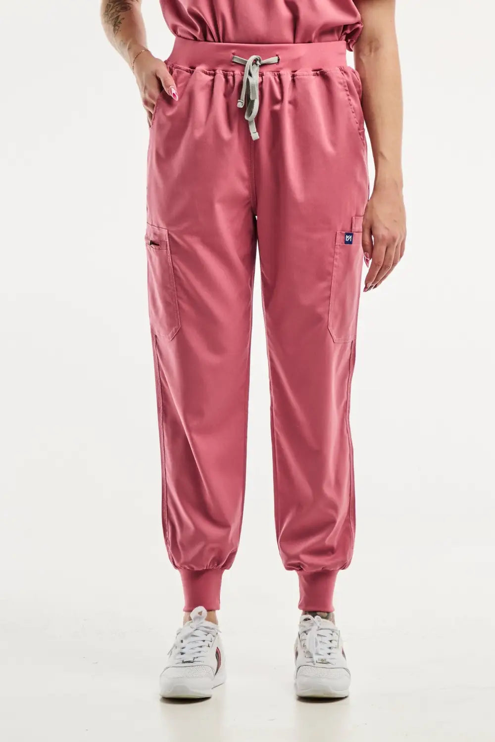 Pantalon jogger rose pour tenue médicale femme, EMMA, style confortable et élégant