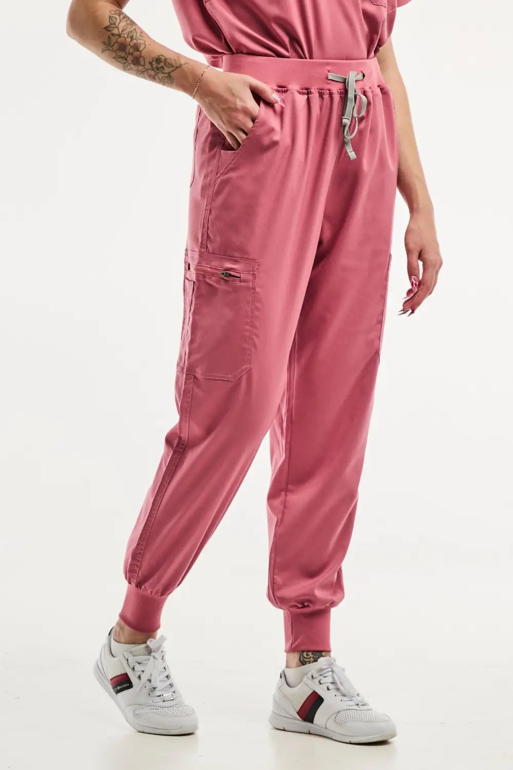 Pantalon jogger rose EMMA pour tenue médicale, confortable et élégant pour femme