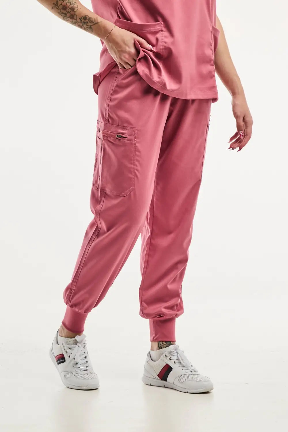 Pantalon de ski rose EMMA Jogger, tenue médicale élégante pour femmes