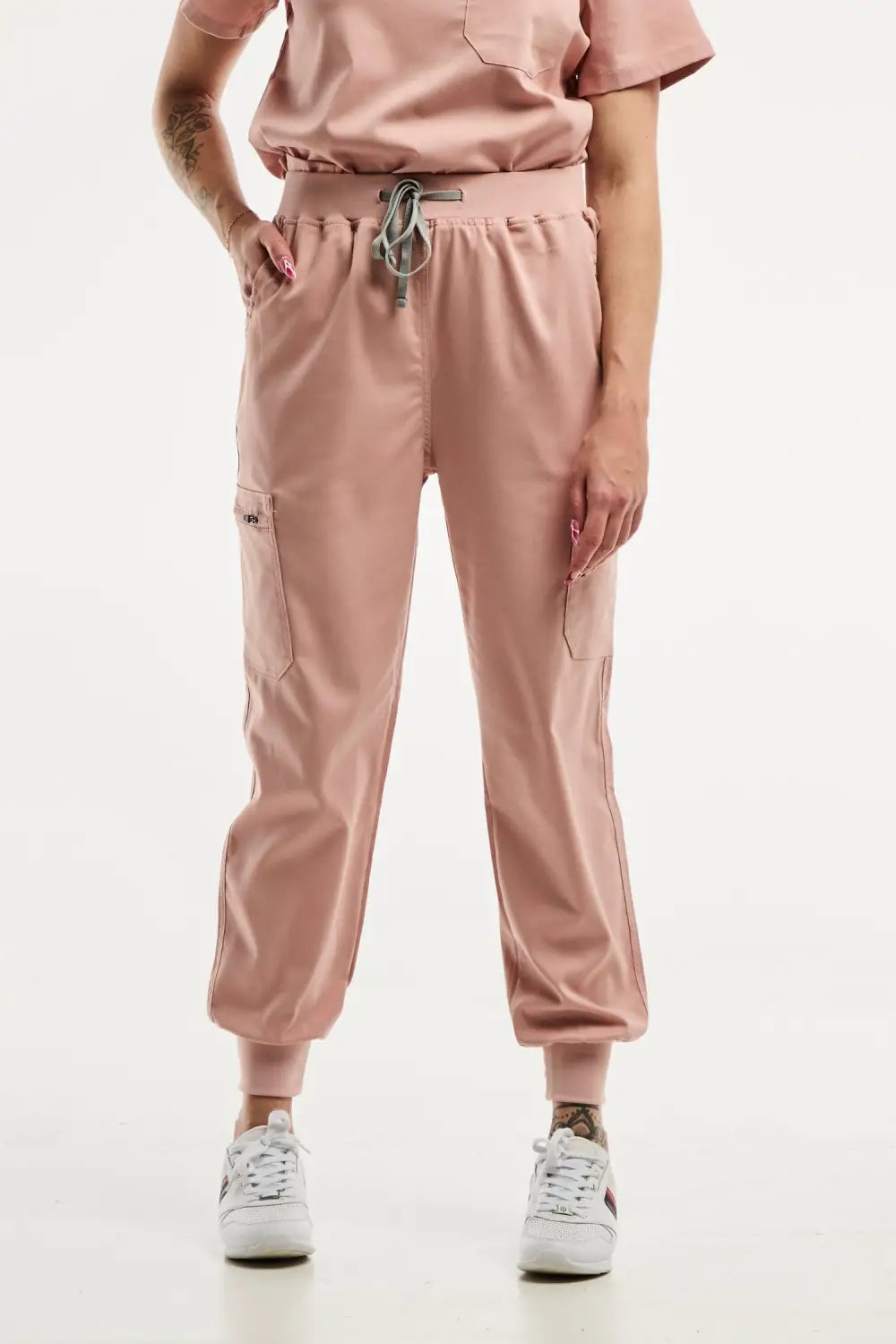 Pantalon de scrub rose clair EMMA pour tenue médicale féminine élégante et confortable