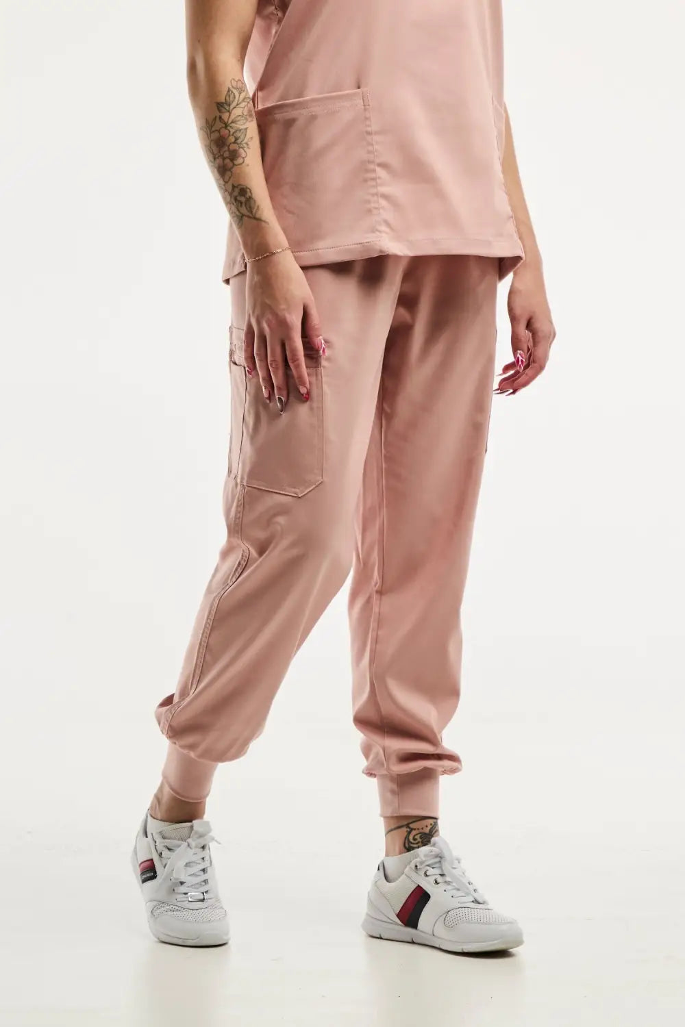 Vêtement médical femme EMMA Jogger rose clair, tenue médicale chic et confortable