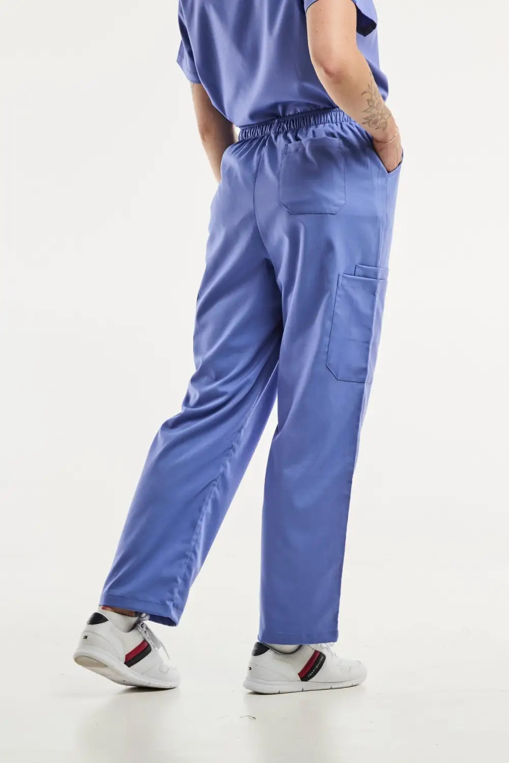 Pantalon médical EMMA bleu pour femmes, idéal pour tenues médicales et uniforms