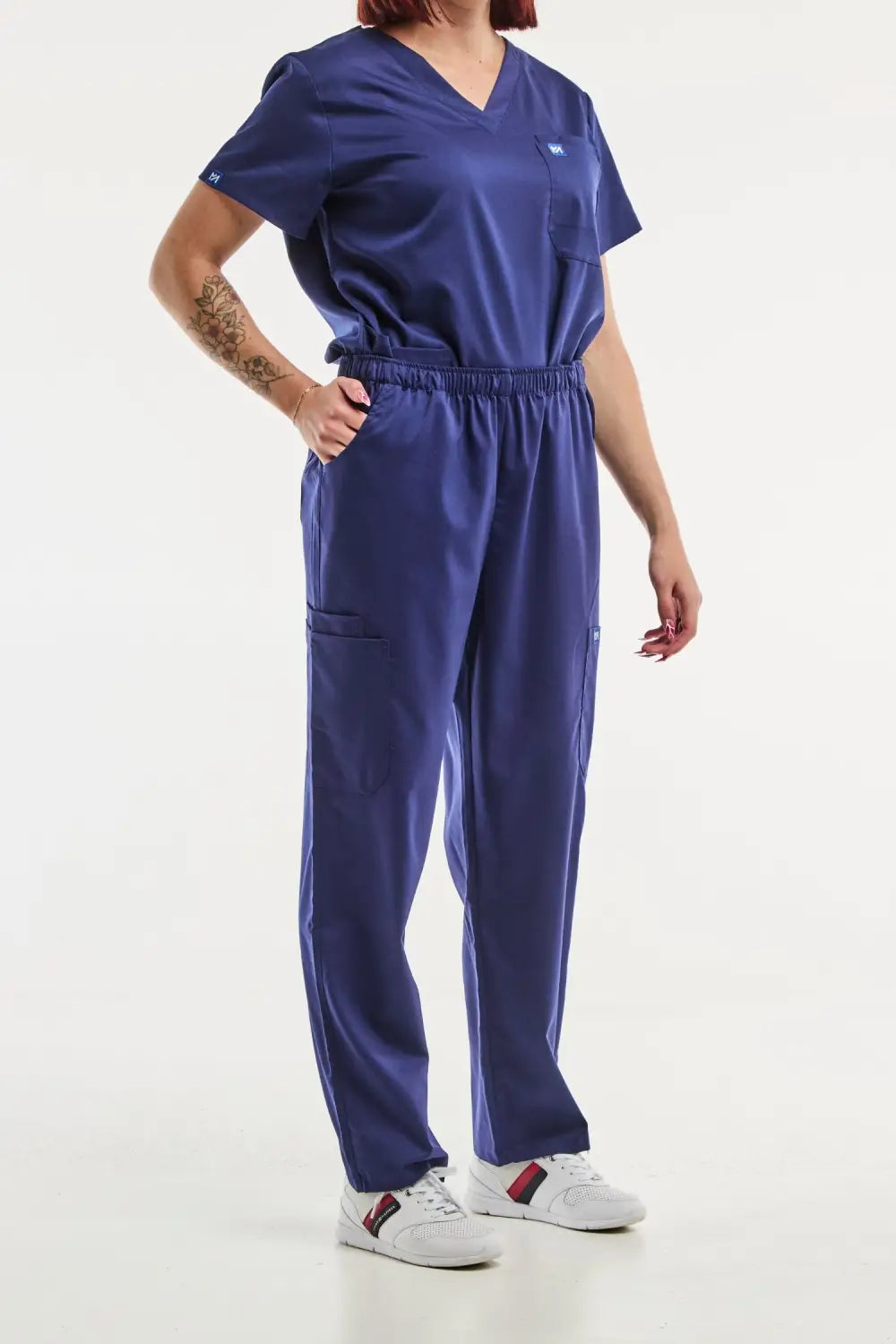 Pantalon médical EMMA bleu marine pour femmes, idéal pour tenues médicales professionnelles
