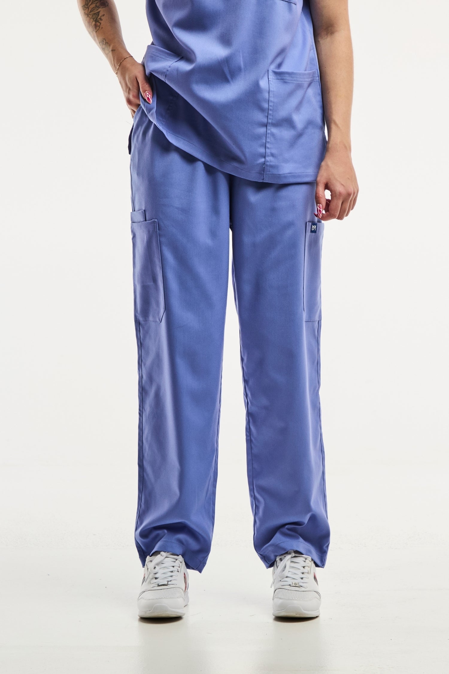 Pantalon médical EMMA bleu pour femmes, idéal pour tenues médicales et uniforms