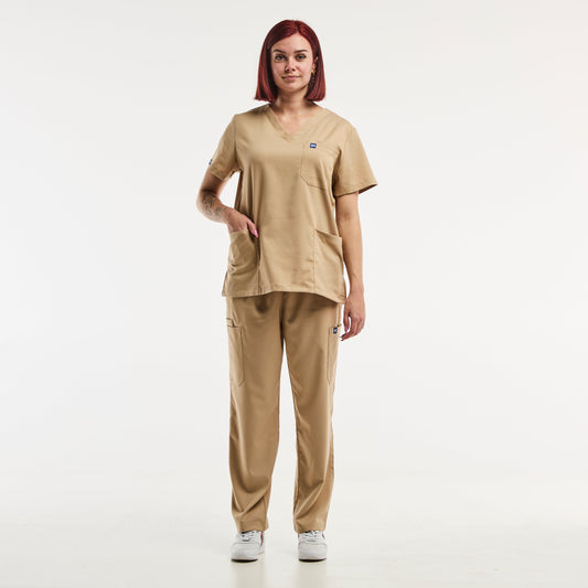 Tan medical scrubs EMMA, tunique médicale et pantalon médical ajusté pour femme