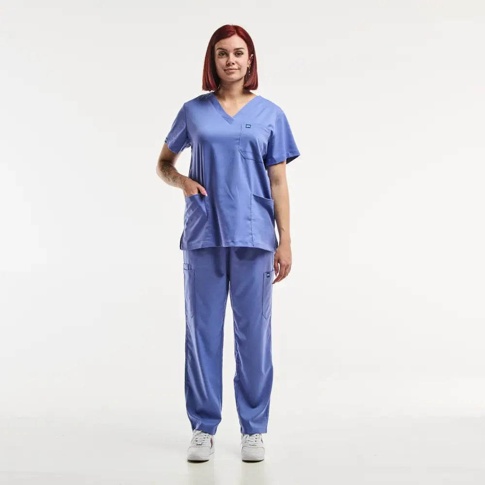 Pantalon médical ajusté et tunique médicale en bleu de la collection EMMA pour femmes