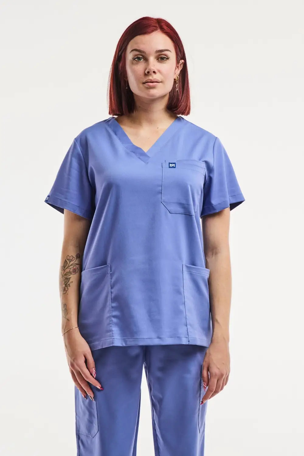 Tunique médicale col bleue pour femme modèle EMMA en noir, élégante et pratique