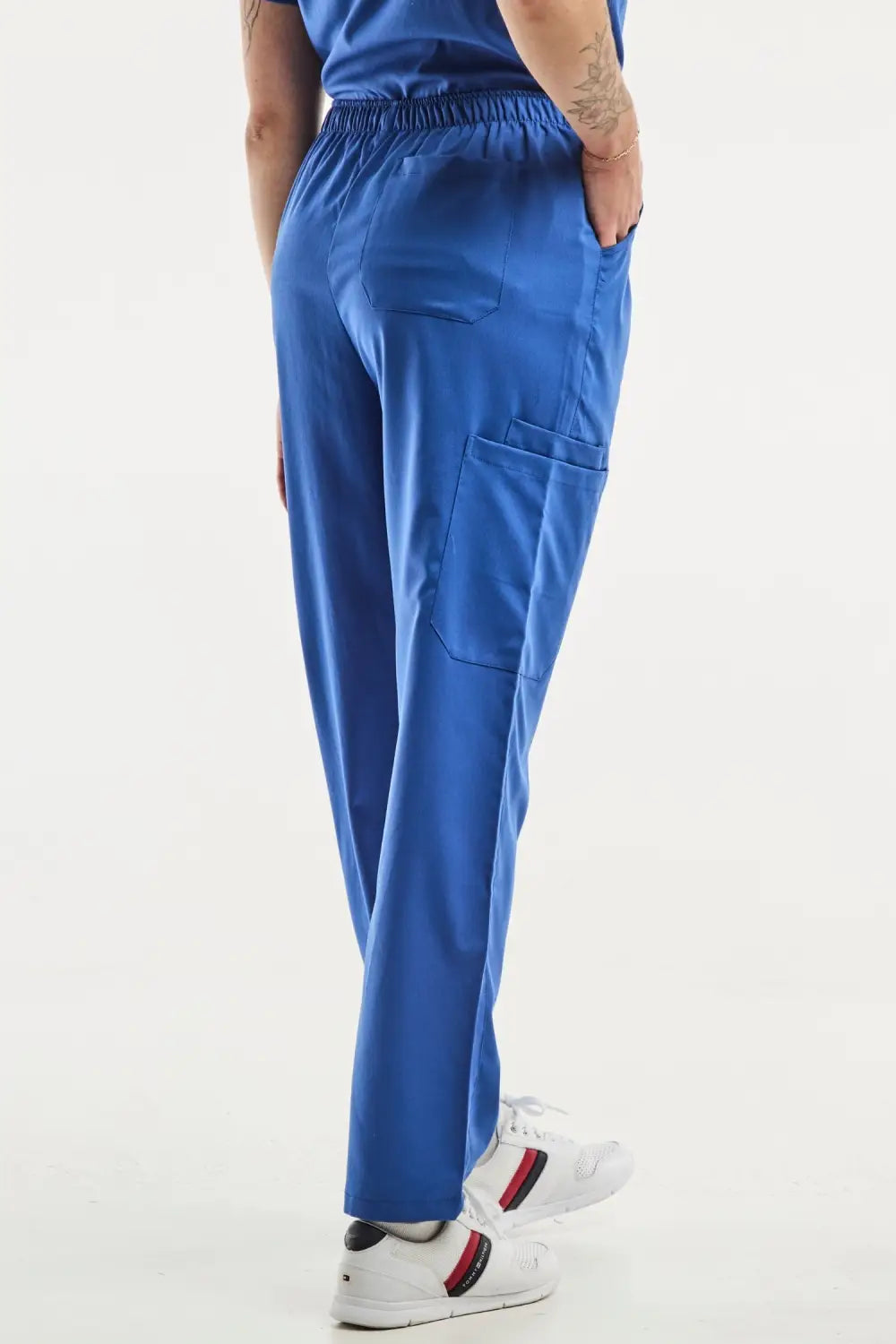Pantalon médical ajusté bleu roi pour femme EMMA, tenue médicale confortable