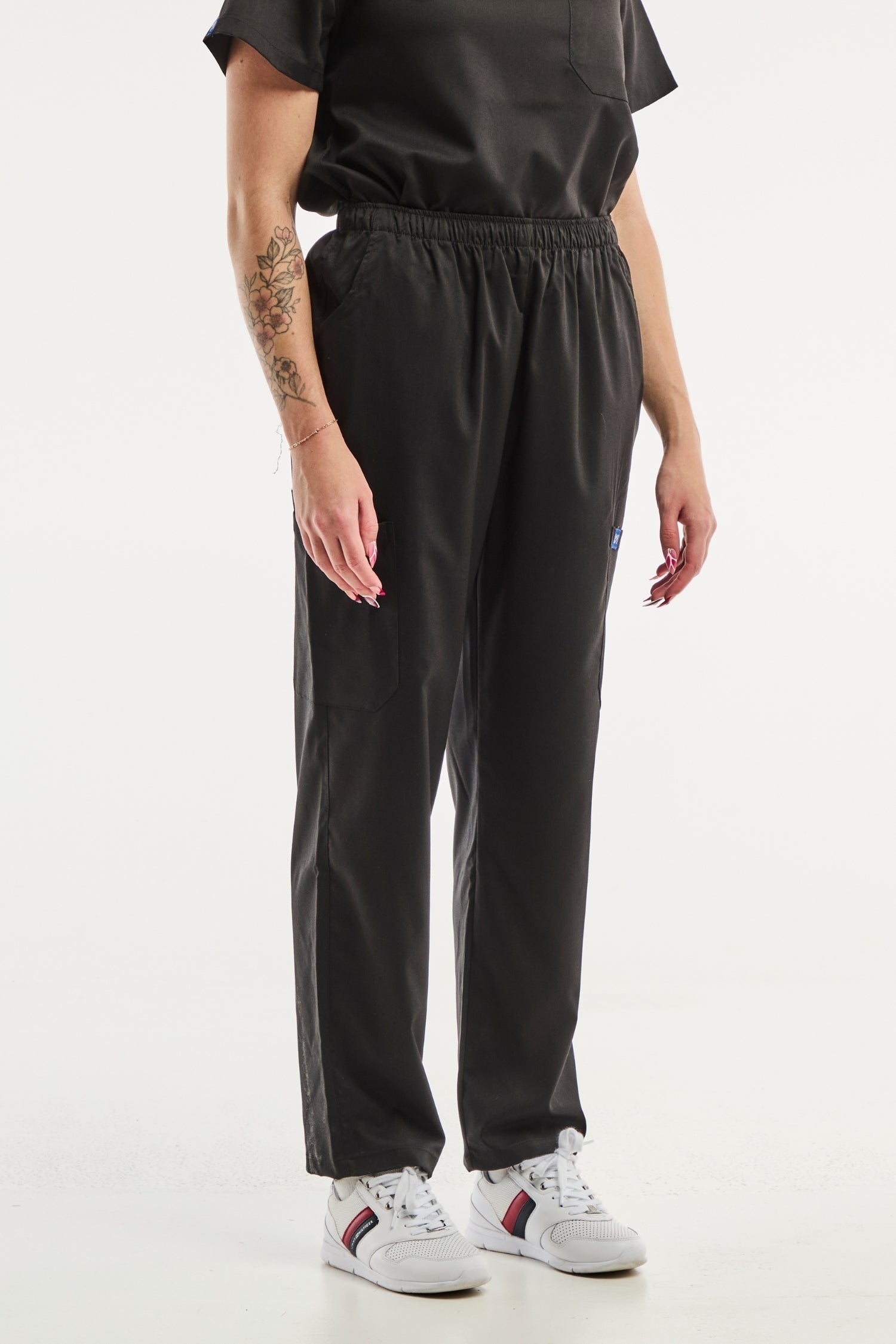 Pantalon médical EMMA noir pour femmes avec cordon de serrage, idéal pour tenues médicales