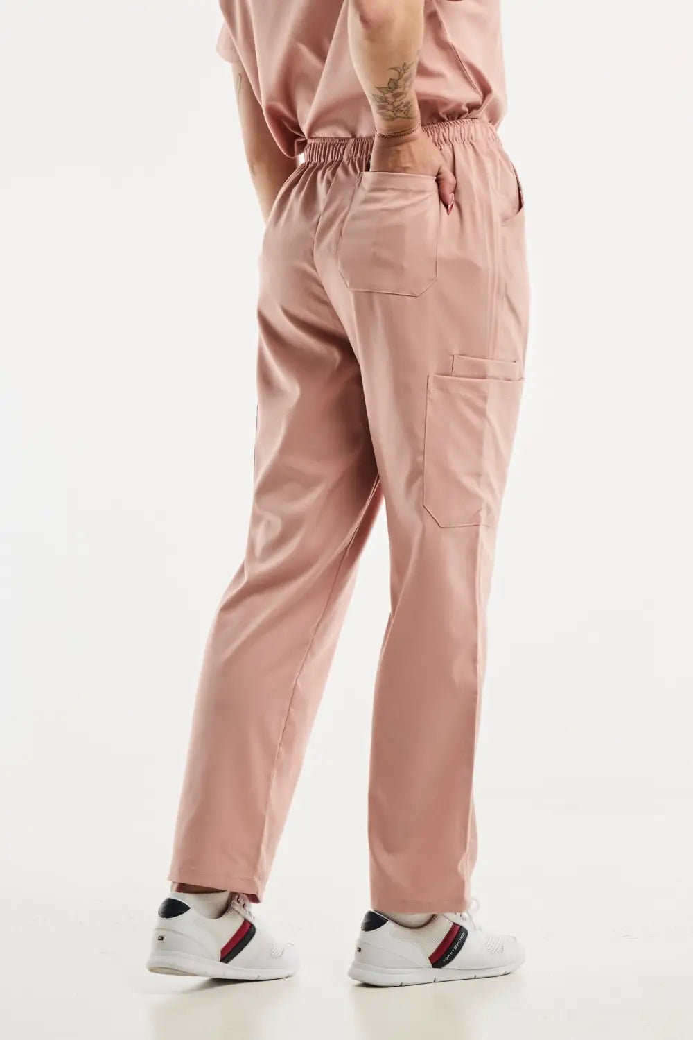 Pantalon médical ajusté rose clair EMMA pour femme, tenue médicale élégante