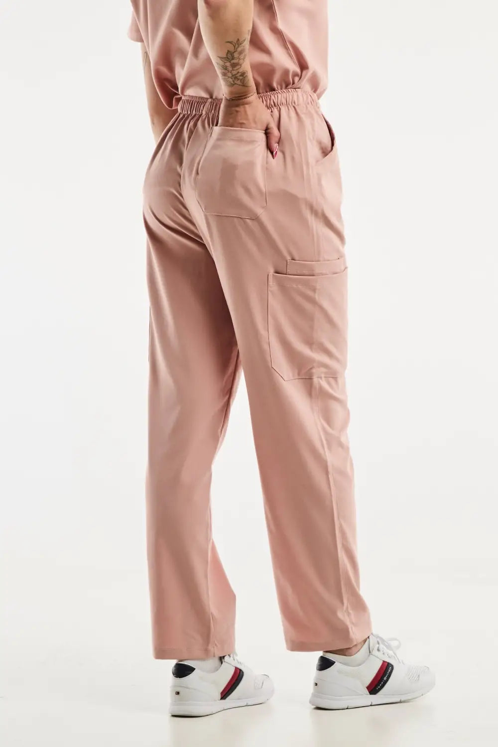 Pantalon médical ajusté rose clair EMMA pour femme, tenue médicale élégante