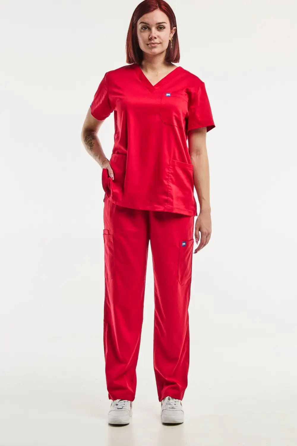 Pantalon médical ajusté rouge EMMA – Tenue médicale femme pour professionnel de santé