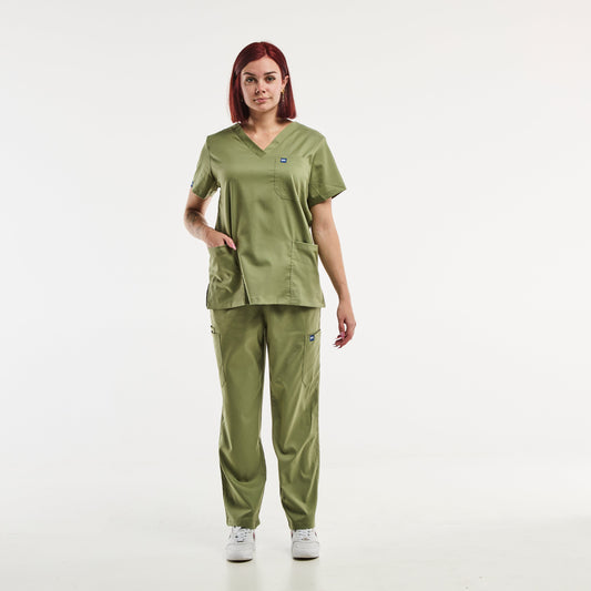 Olive green medical scrubs EMMA, pantalon médical ajusté et tunique médicale pour femme