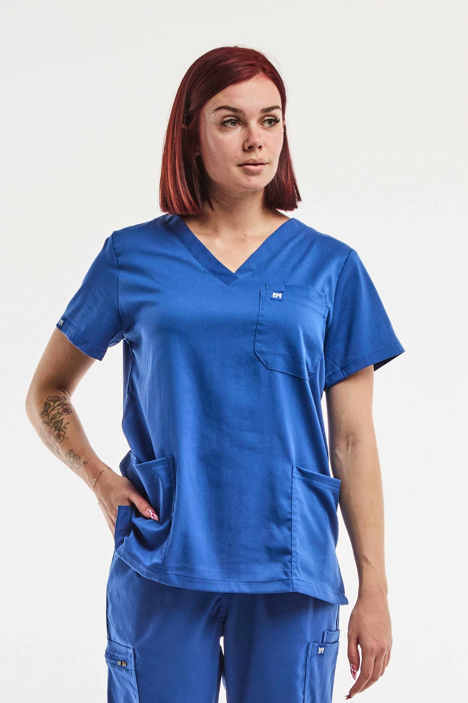 Tunique médicale EMMA pour femme en Bleu Roi, idéale pour un look professionnel