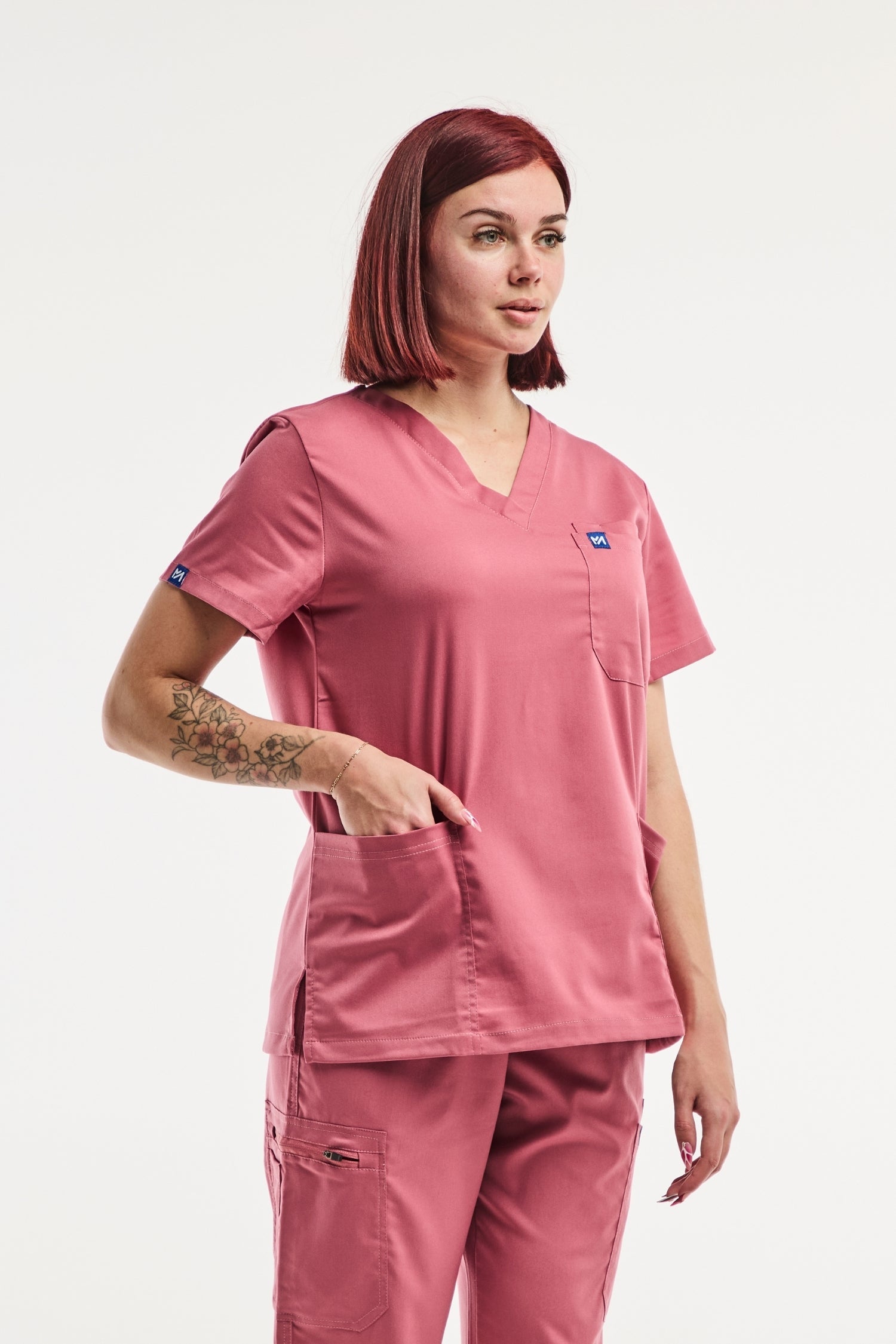 Tunique médicale col Emma couleur rose pour femme en ensemble de médecin