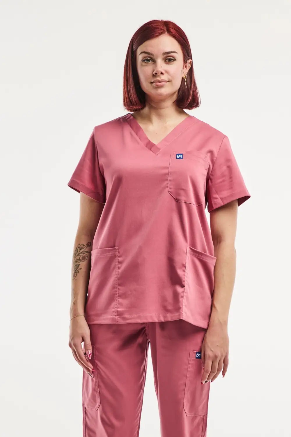 Tunique médicale col EMMA rose, idéale pour soigner avec style en milieu médical