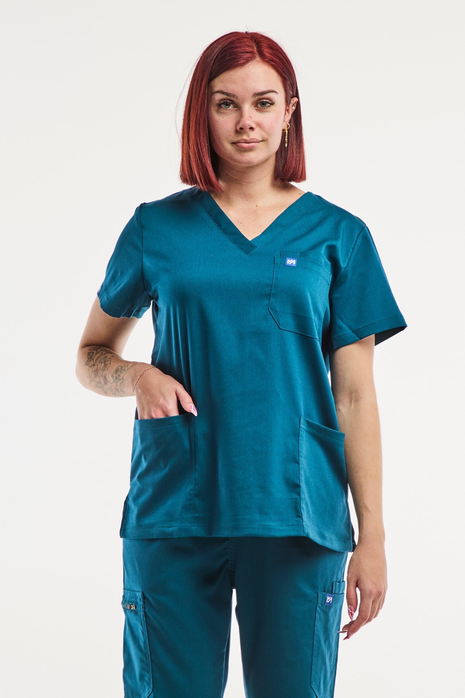 Veste médicale femme turquoise EMMA avec tunique médicale col V et poches multiples