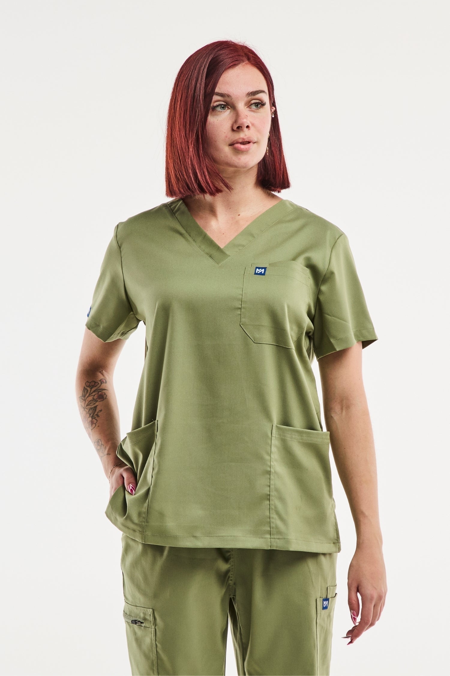 Tunique médicale col Olive verte pour femmes, modèle EMMA - style élégant et pratique