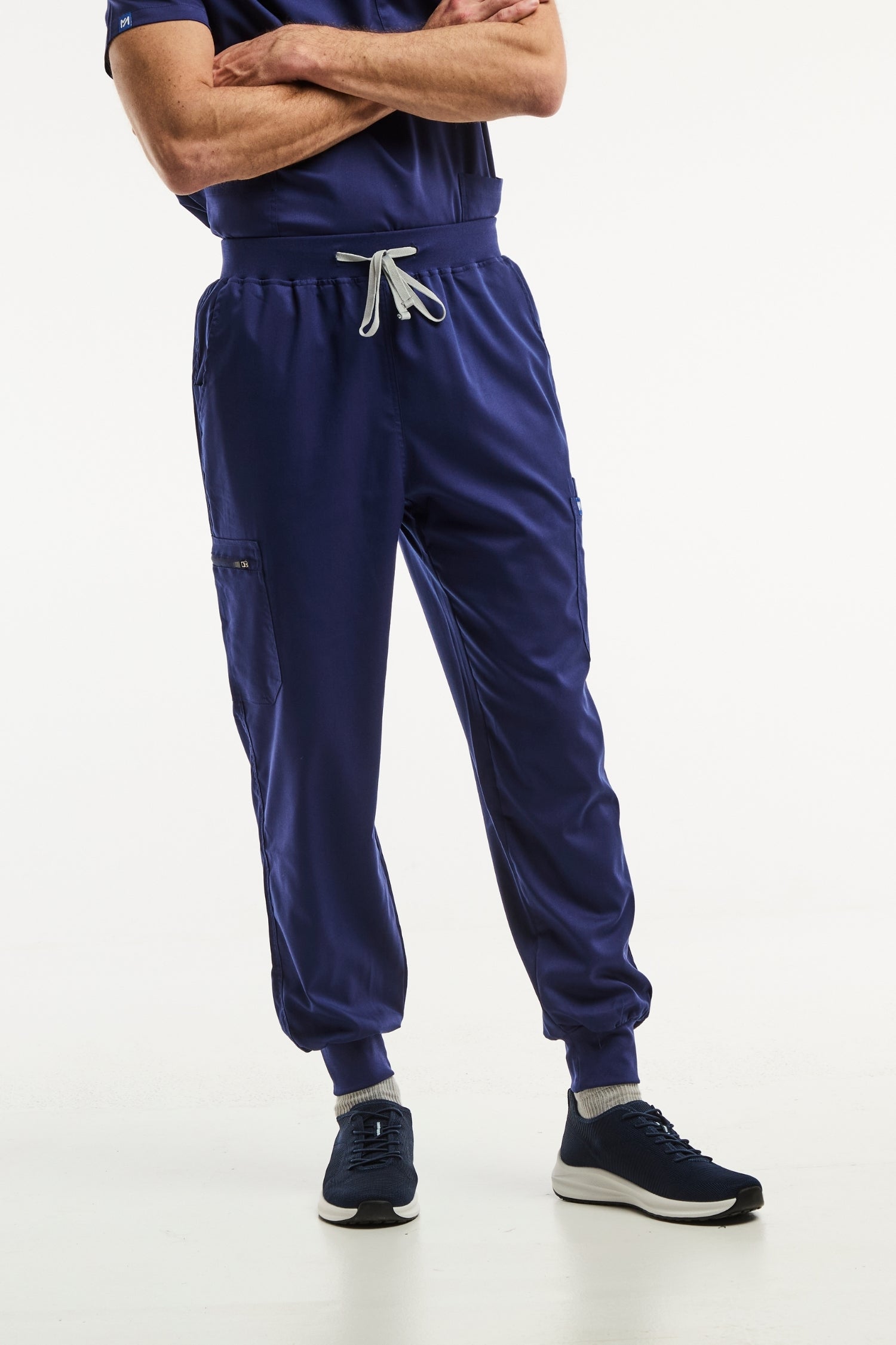 Pantalon médical jogger LUCA bleu marine pour homme, alliant confort et style