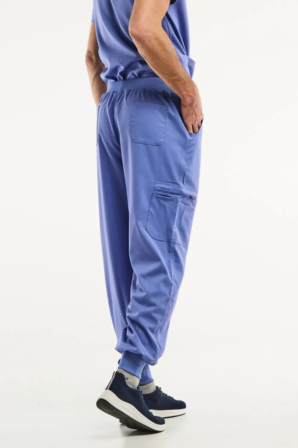 Pantalon médical jogger LUCA pour homme en bleu, confortable et moderne