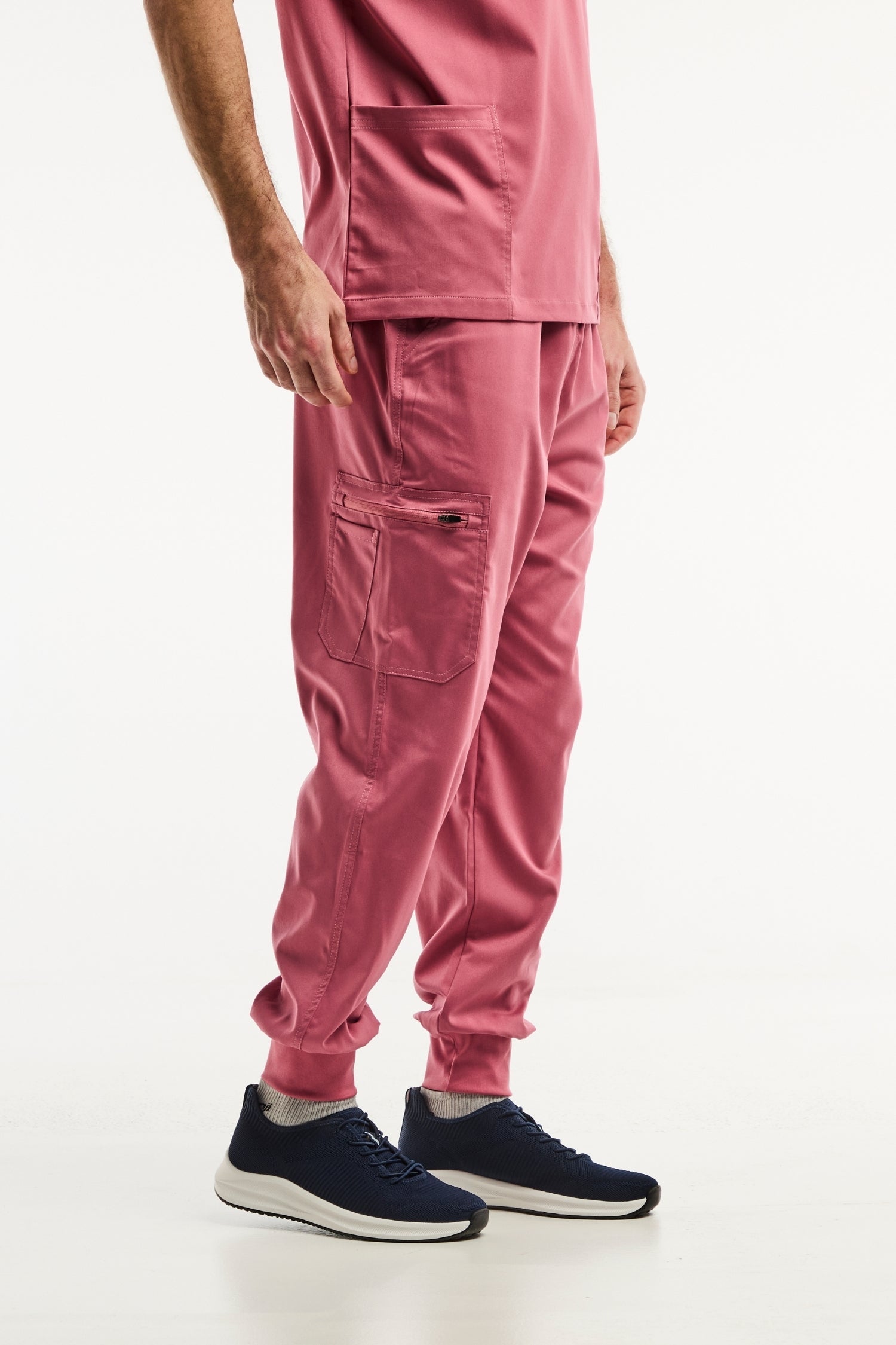 Pantalon médical jogger rose LUCA pour homme, alliant confort et style