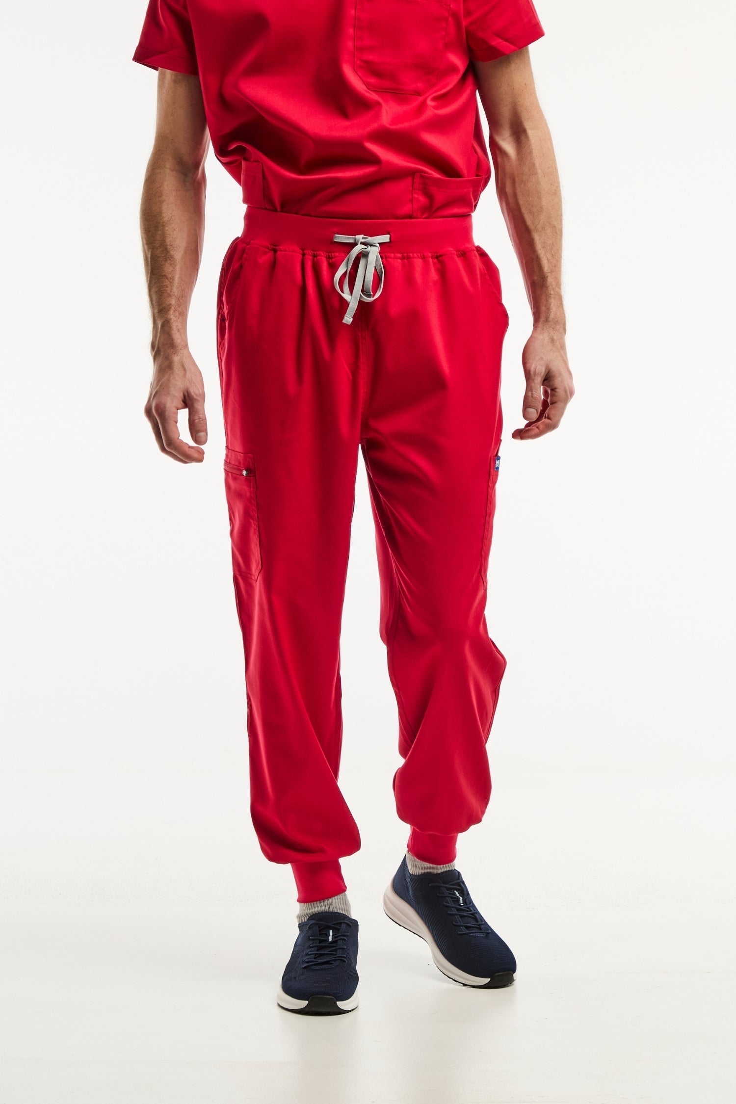 Pantalon médical jogger LUCA homme rouge avec cordelette blanche