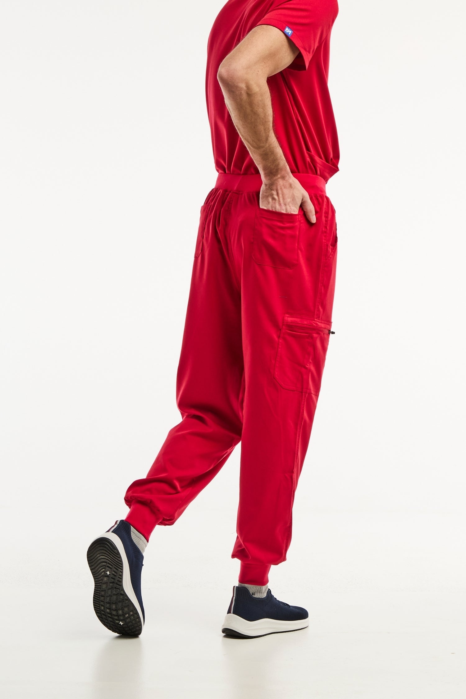 Pantalon médical jogger LUCA pour homme en velours rouge avec taille élastique et poches latérales