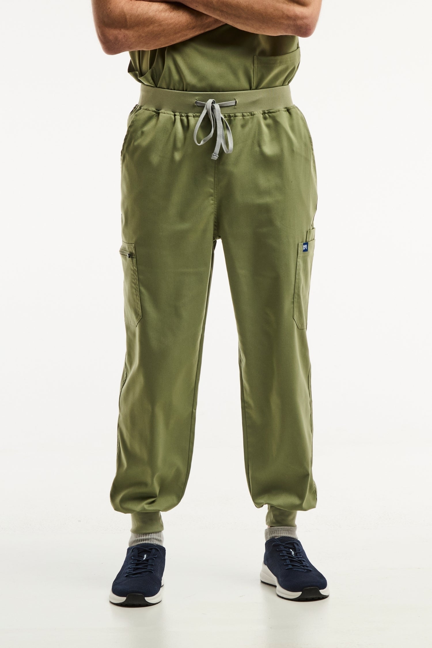 Pantalon médical jogger LUCA olive vert en tissu confortable et pratique pour hommes