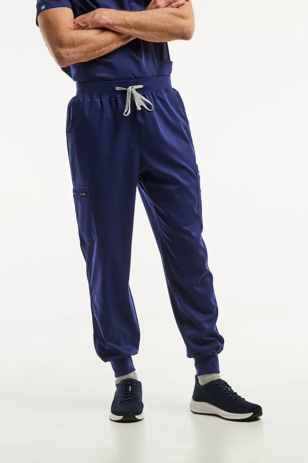 Pantalon médical jogger LUCA bleu marine pour homme, alliant confort et style