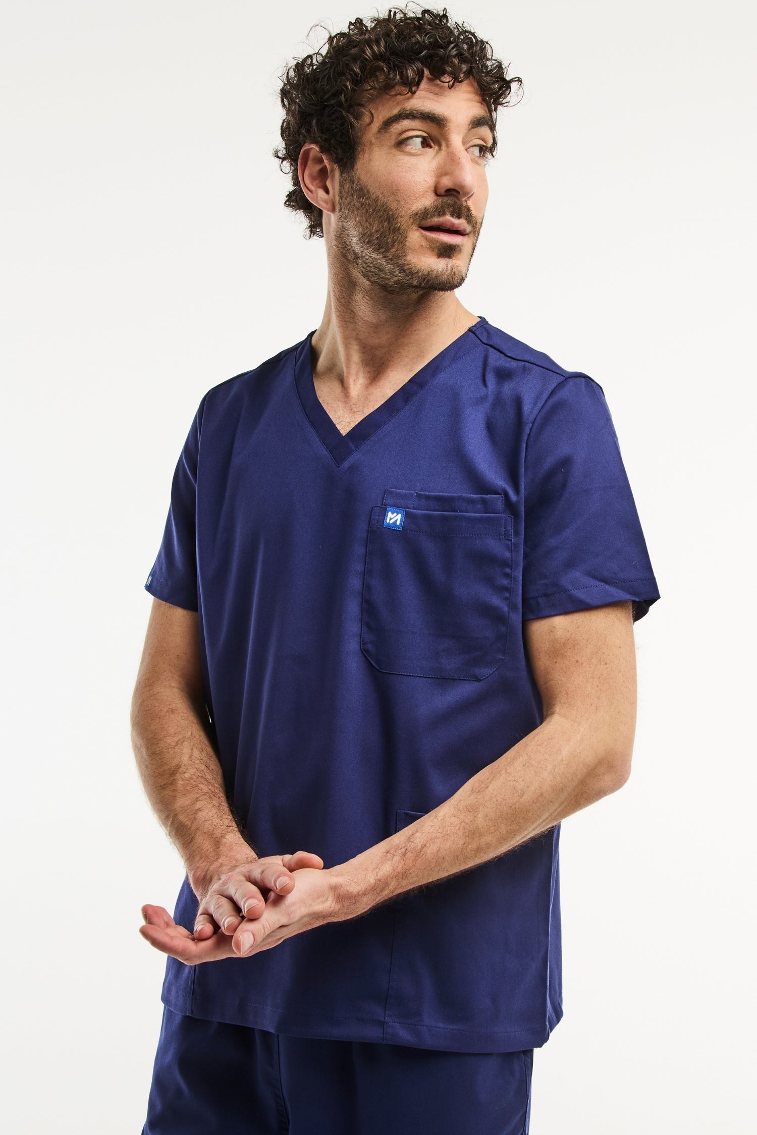Tunique médicale col bleu marine pour homme, modèle LUCA en beige clair