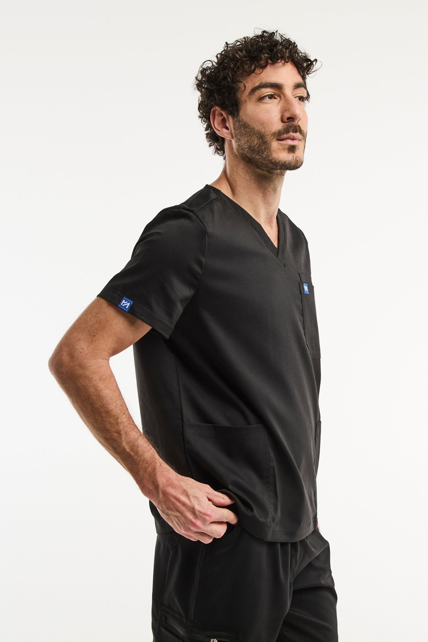 Tunique médicale noire col V pour homme, article LUCA en scrub top élégant