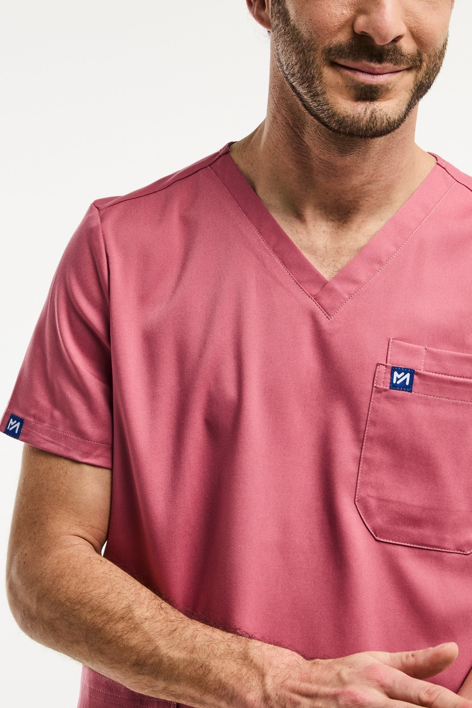 Tunique médicale col rose pour homme, LUCA, confort et style en milieu médical