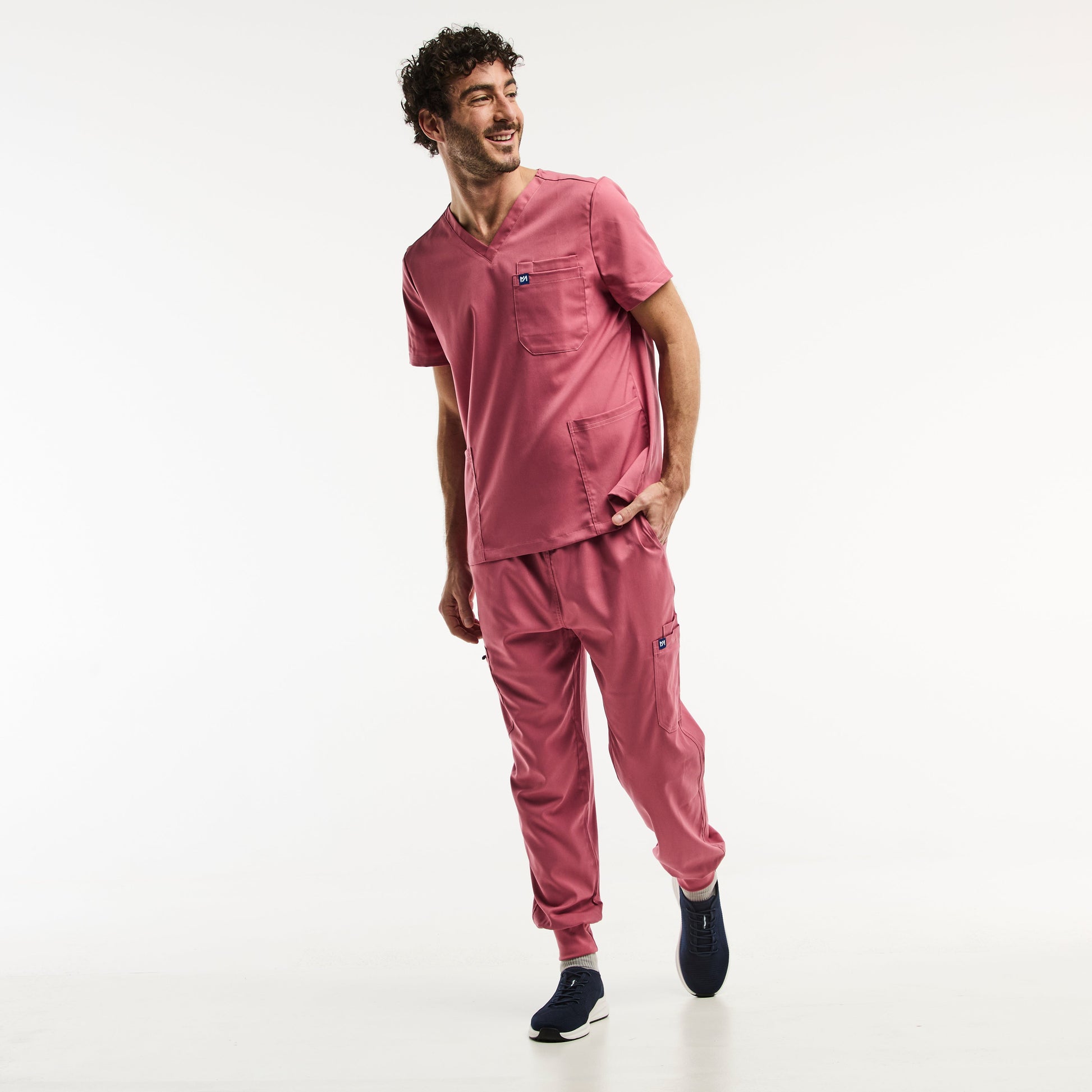 Ensemble médical complet LUCA Jogger pour homme en rose, élégant et confortable