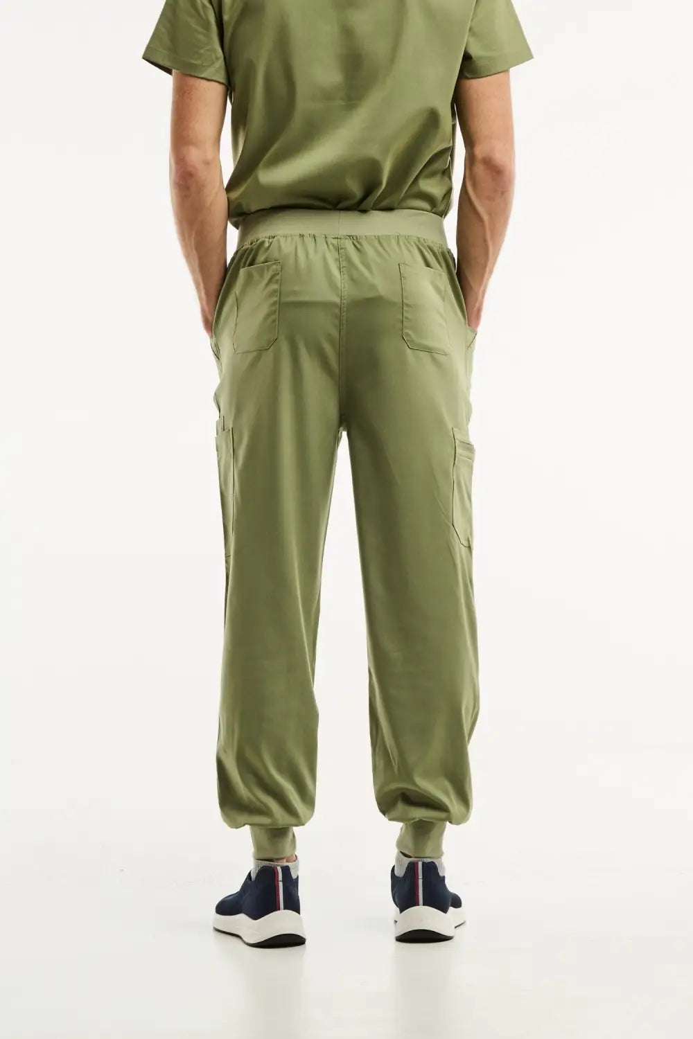 Pantalon médical jogger LUCA en vert olive pour hommes, confortable et stylé