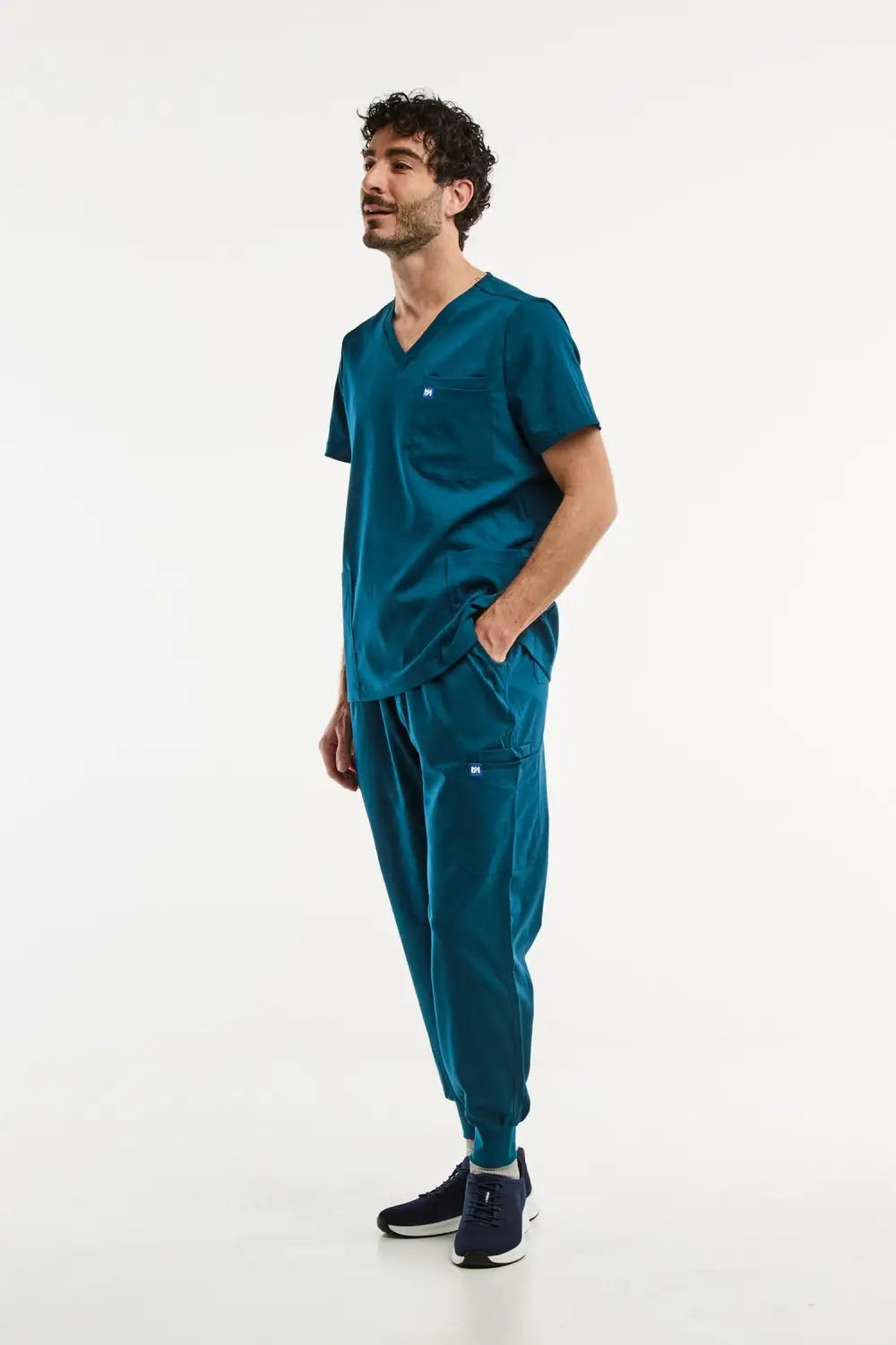 Homme en LUCA Jogger vert turquoise, ensemble médical complet pour professionnels