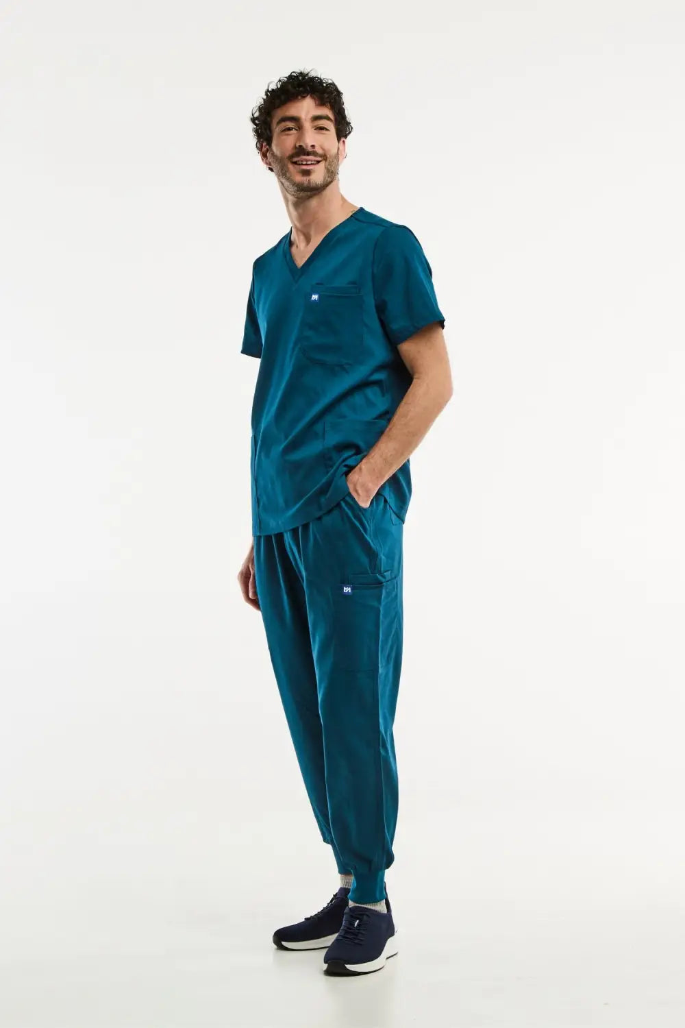 Homme en LucA Jogger vert turquoise, vêtement médical complet pour l’ensemble médical