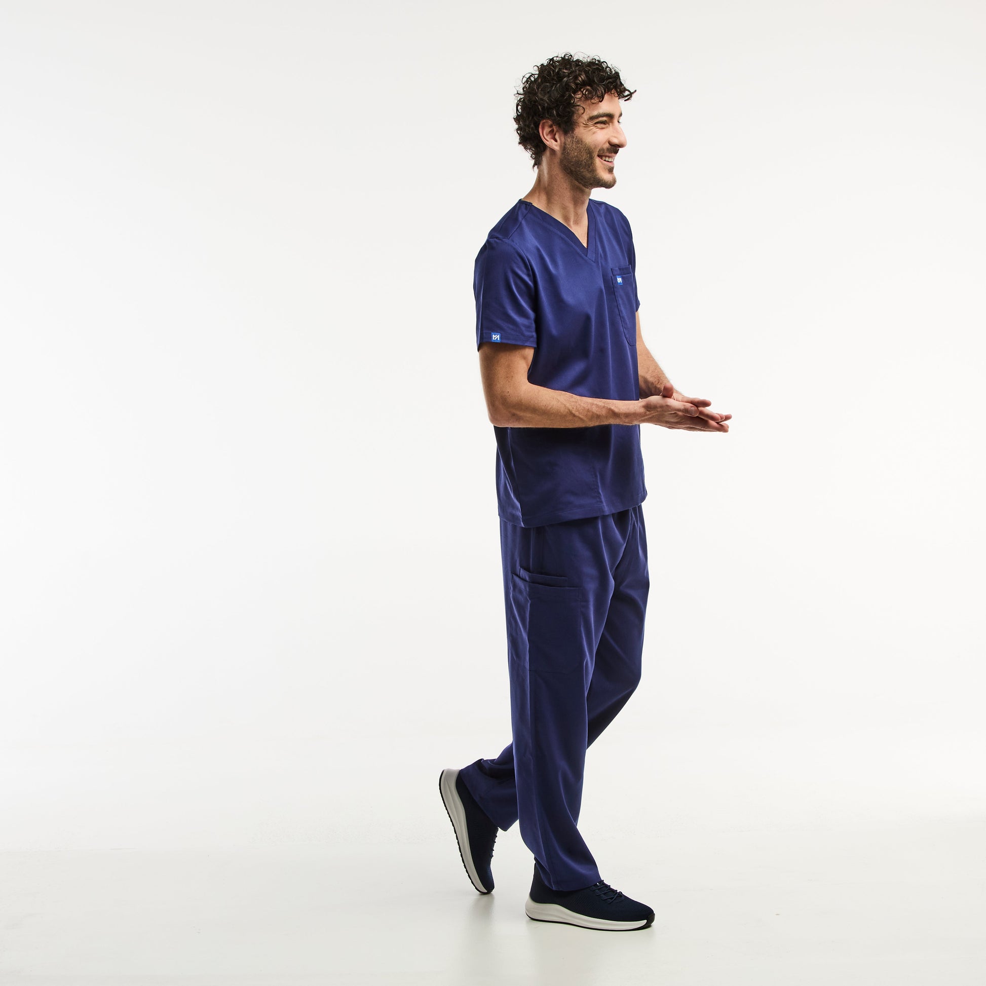 Ensemble médical LUCA pour homme en bleu, tunique col répondant aux exigences professionnelles