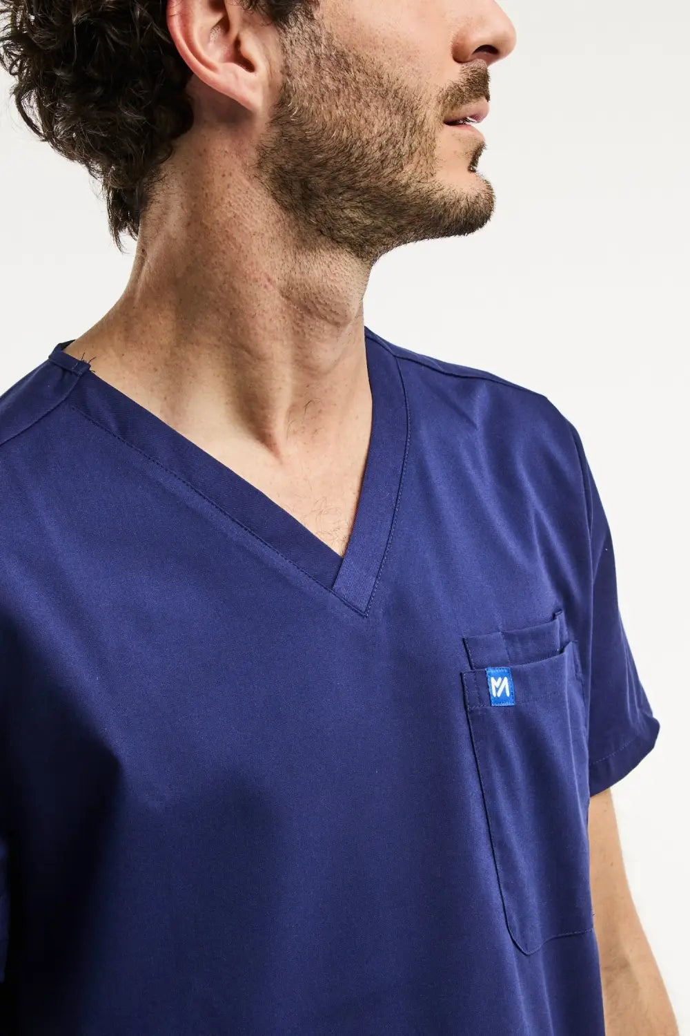 Tunique médicale col V en bleu marine, idéale pour homme, modèle LUCA